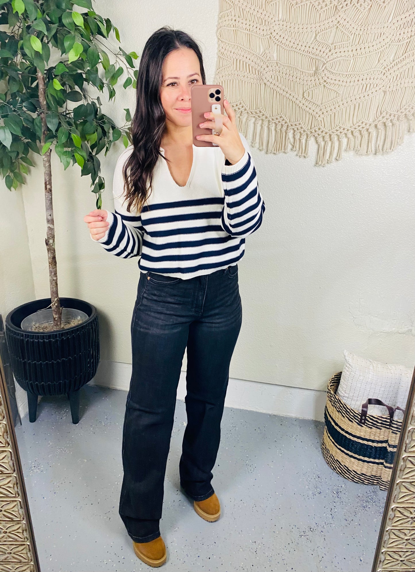 Judy Blue High Rise Tummy Control Straight Jeans in Washed Black