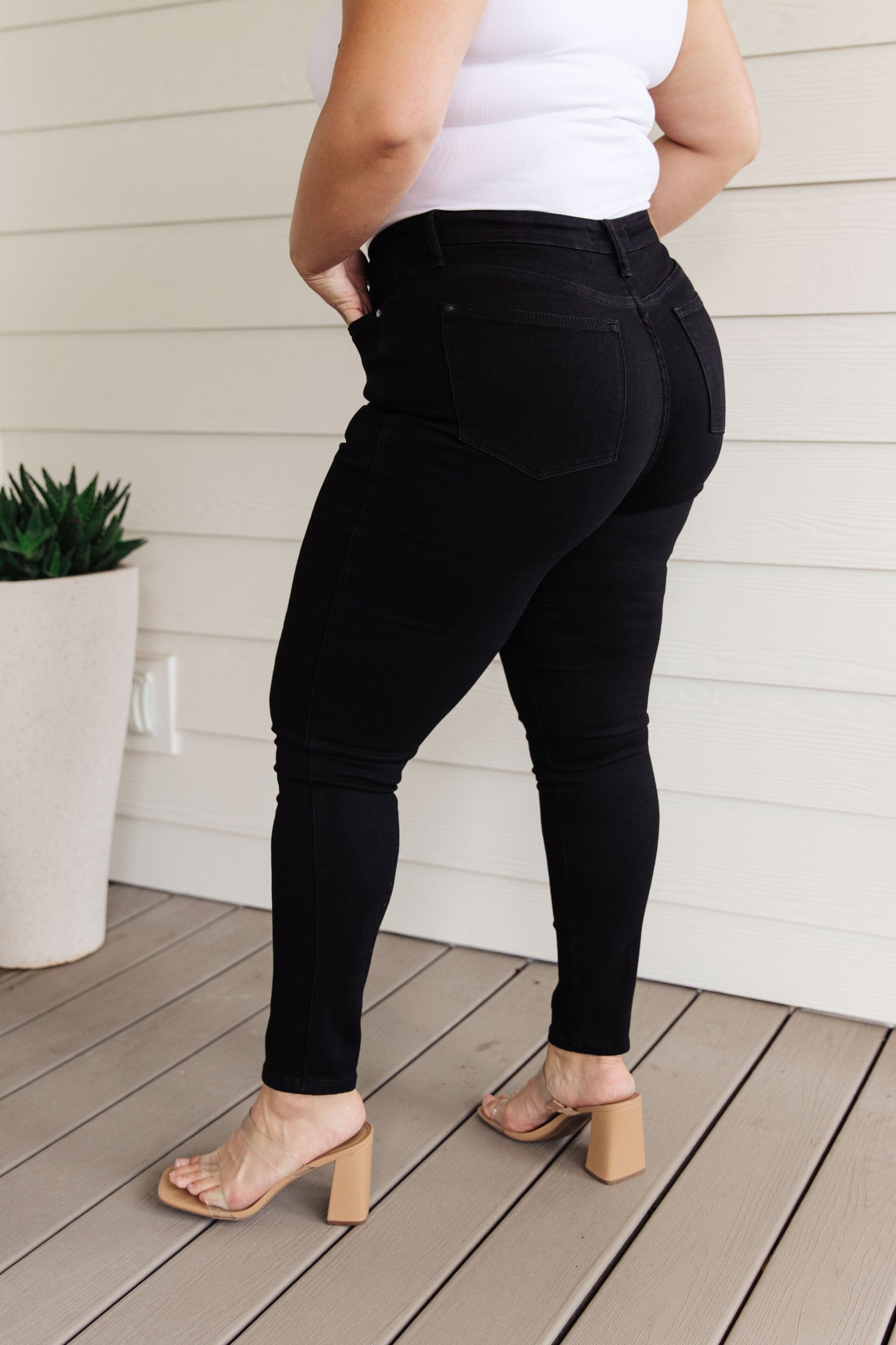Judy Blue High Rise Tummy Control Classic Skinny Jeans in Black