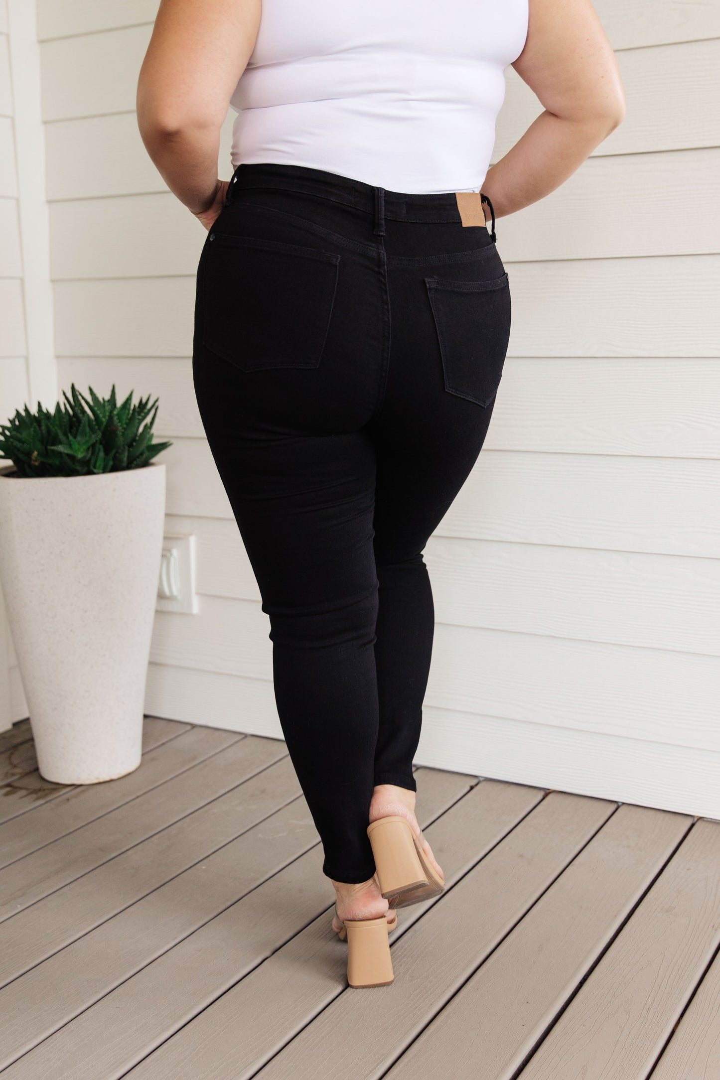 Judy Blue High Rise Tummy Control Classic Skinny Jeans in Black