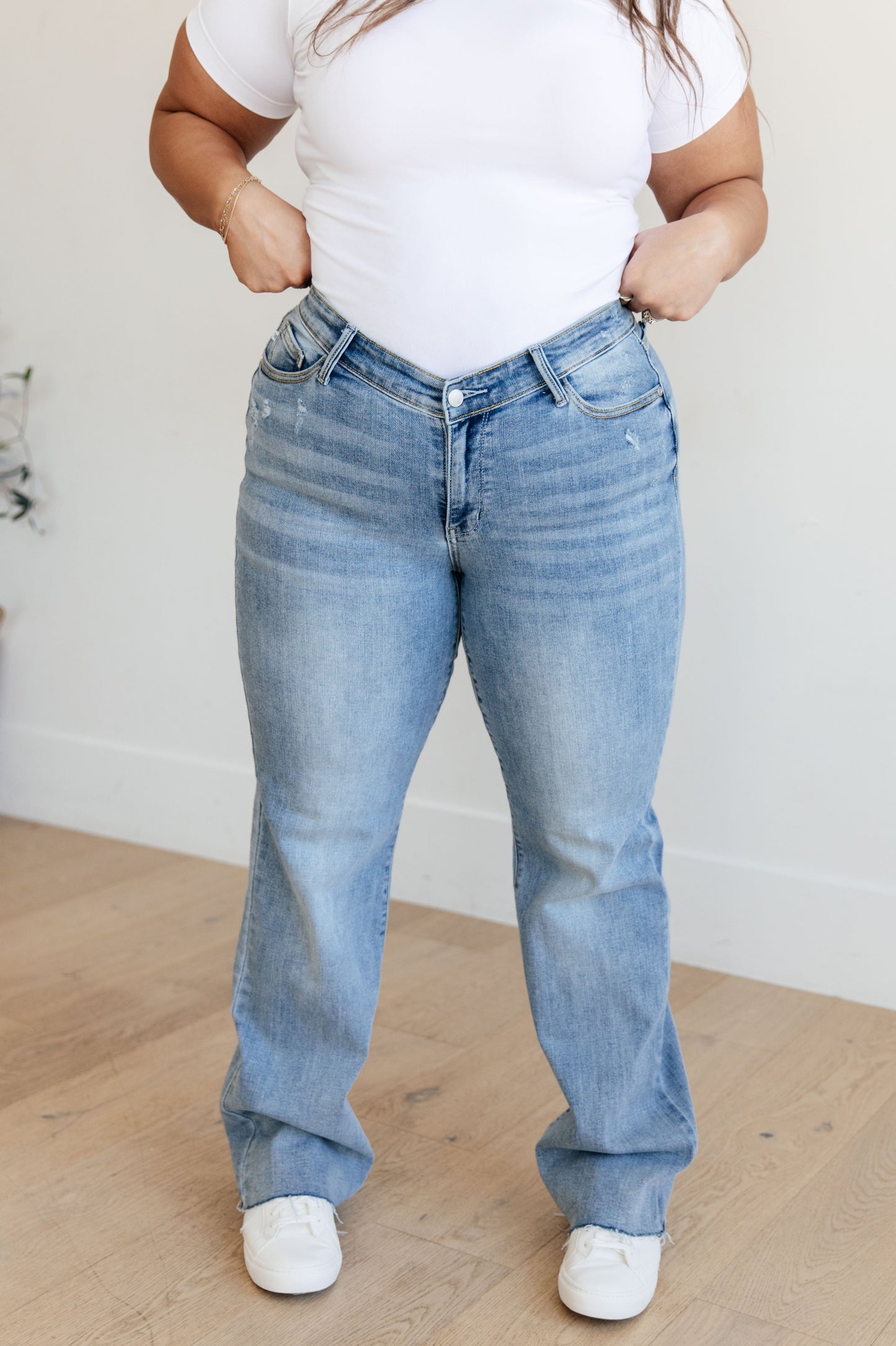 Judy Blue High Rise Viral V Front Waistband Straight Jeans