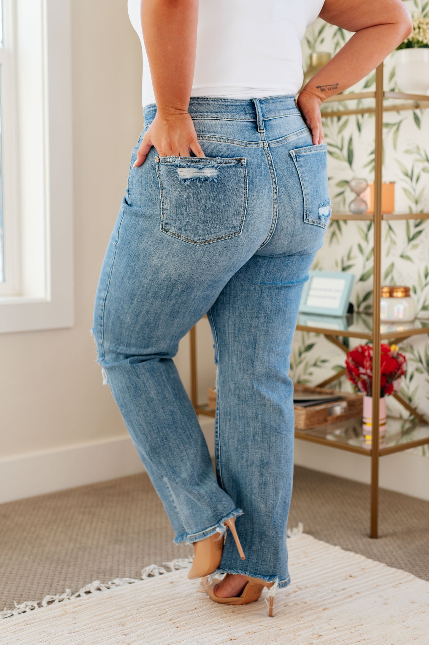 Judy Blue Take Me Back 90's Straight Jeans in Light Wash