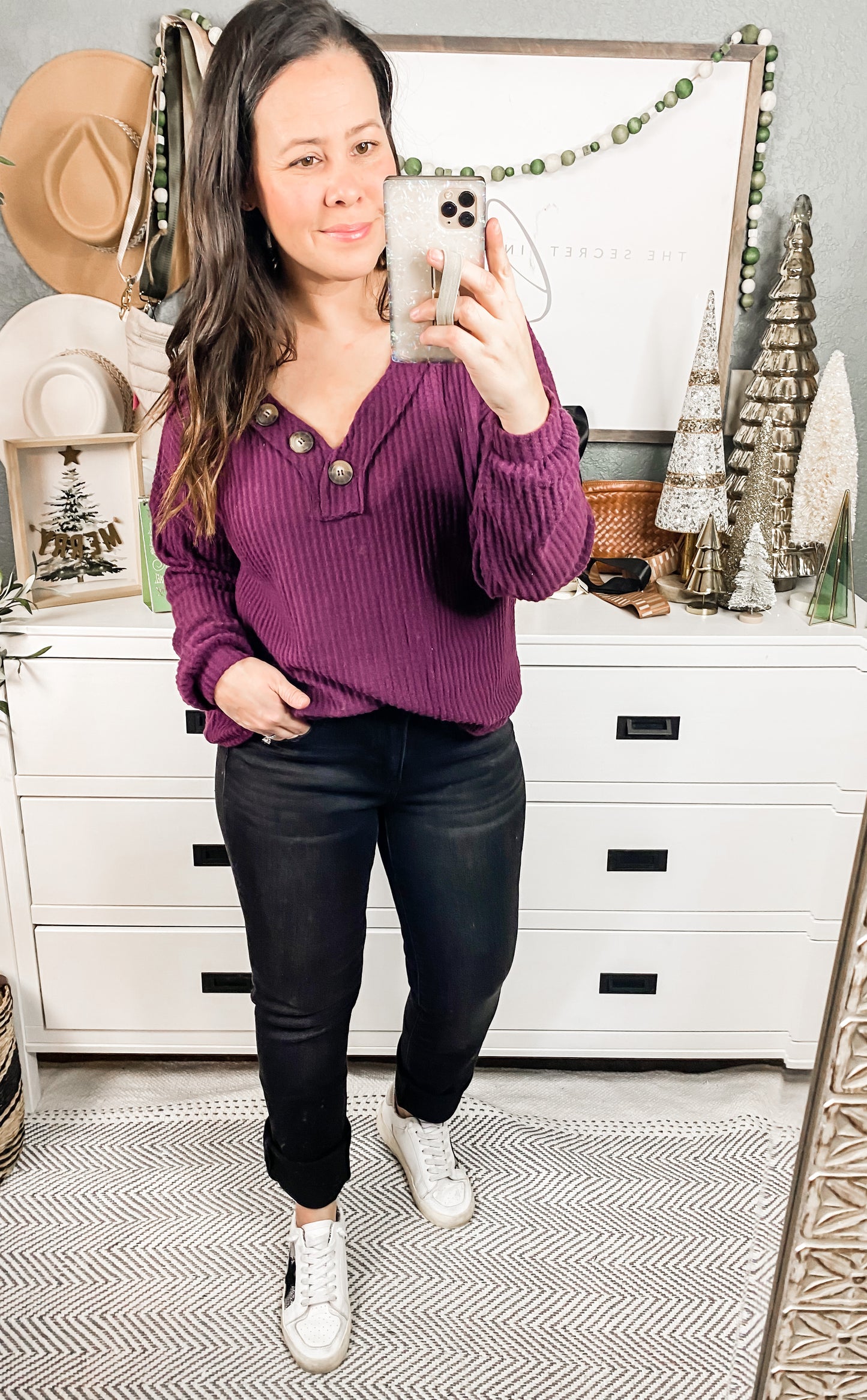 Kortney Mid Rise Straight Leg Jeans In Washed Black