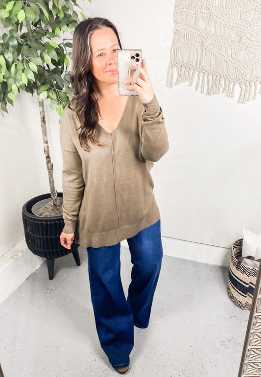 Front Seam Light Knit Sweater