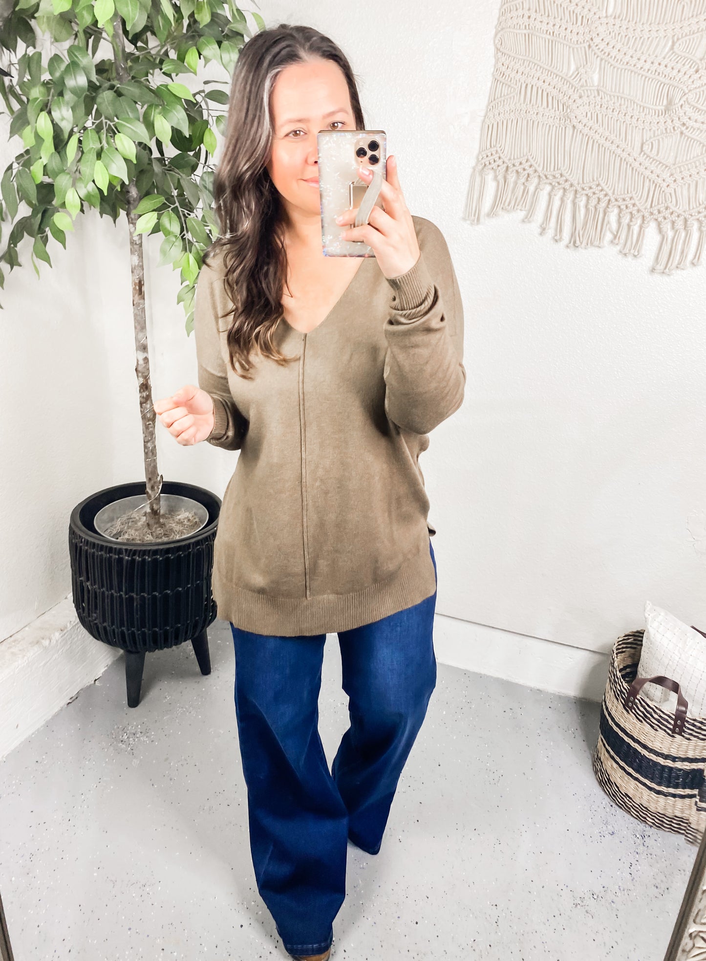Front Seam Light Knit Sweater