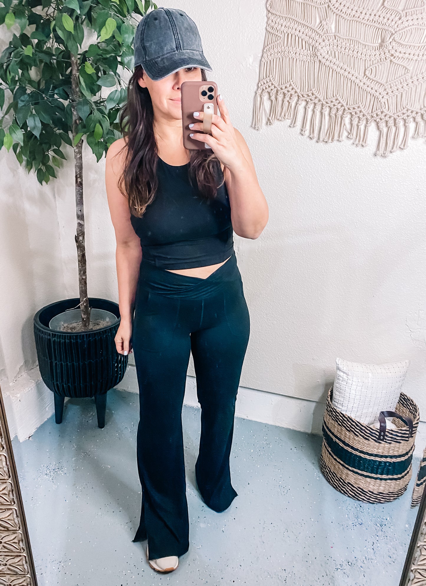 On the Move V Front Flare Leggings