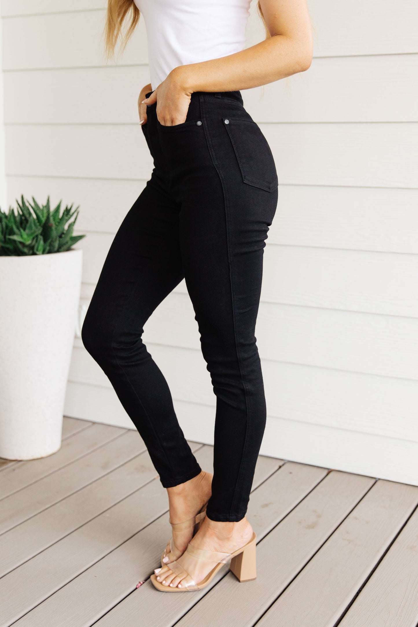 Judy Blue High Rise Tummy Control Classic Skinny Jeans in Black