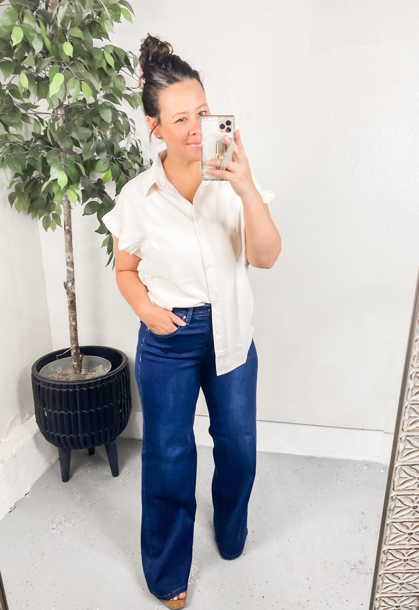 Day Date Ruffle Sleeved Blouse