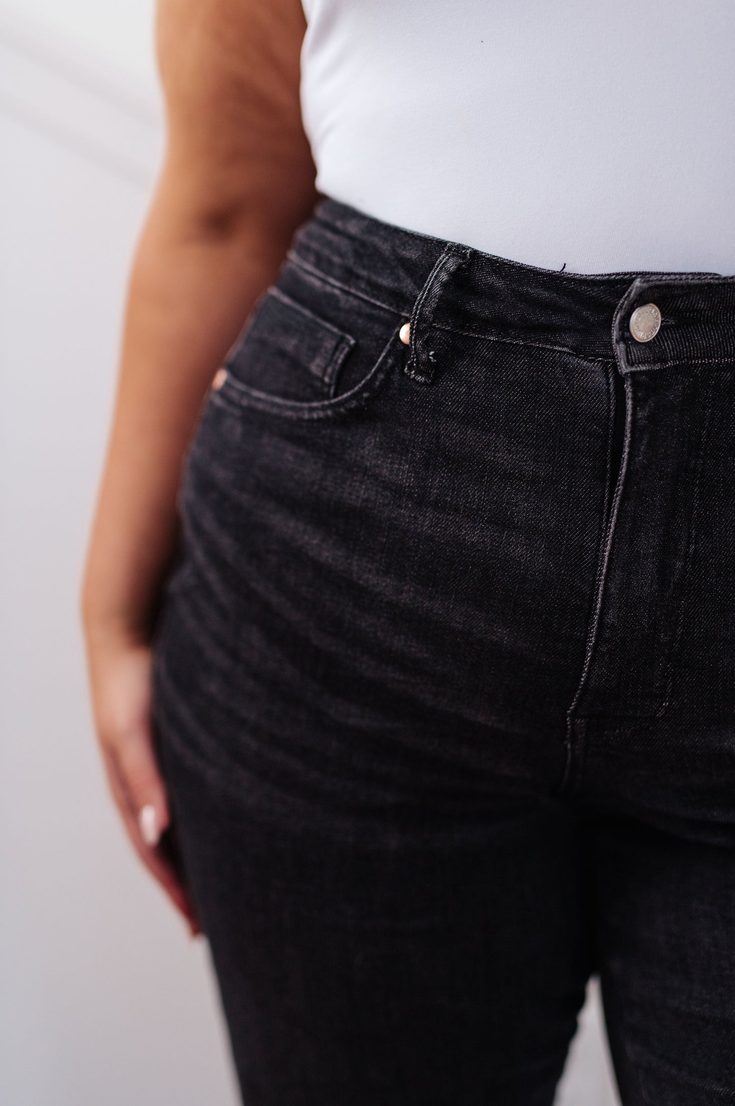 Judy Blue  High Rise Tummy Control Straight Jeans in Washed Black