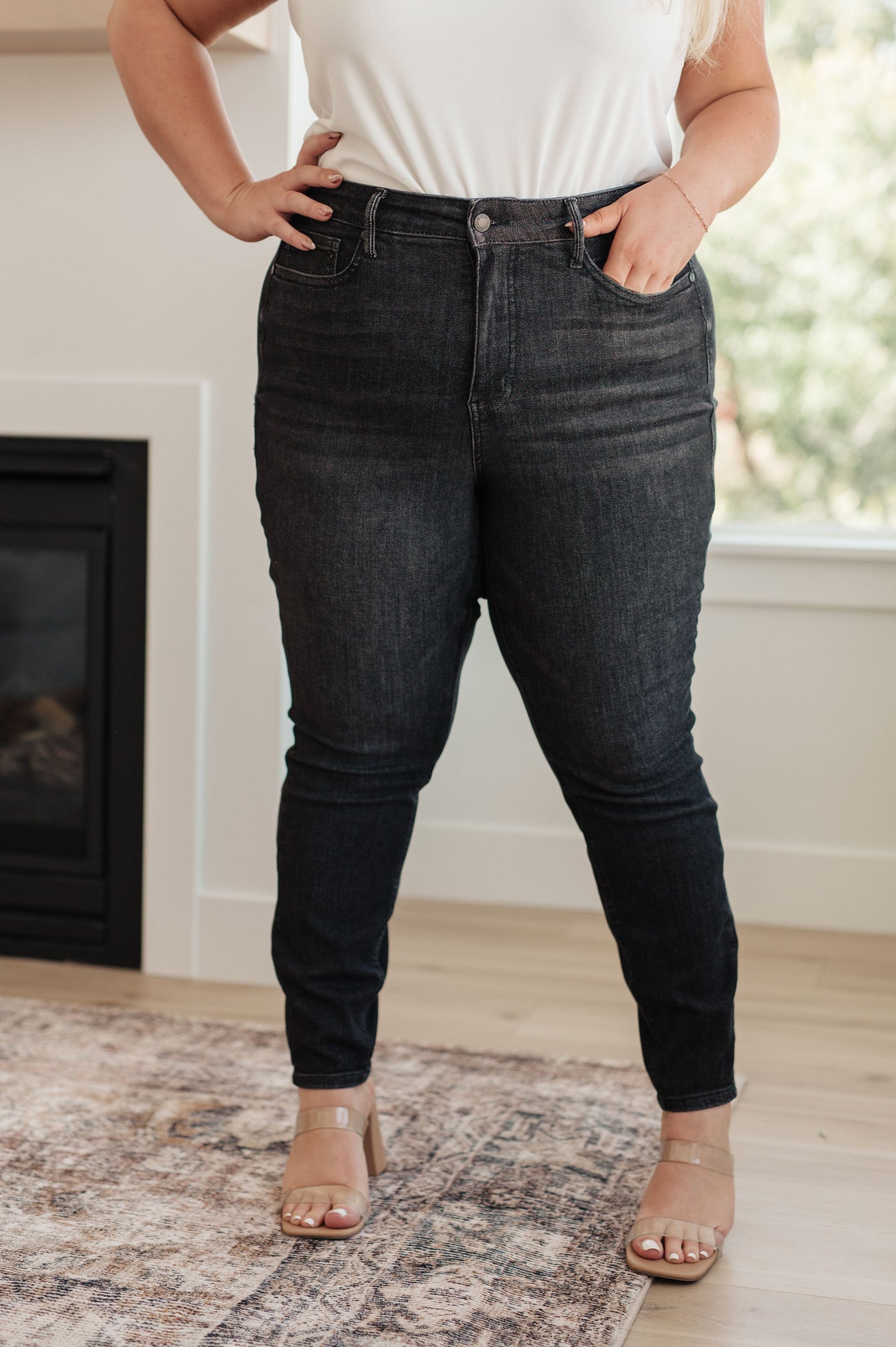Judy Blue High Rise Tummy Control Skinny Jeans in Washed Black