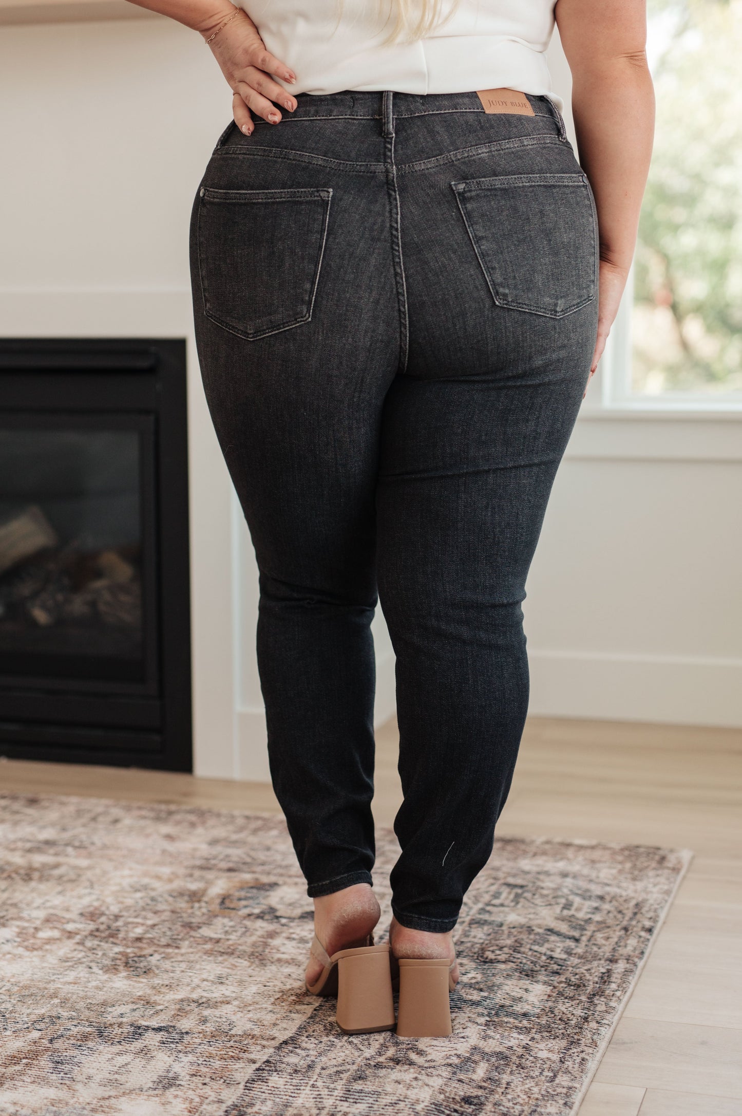 Judy Blue High Rise Tummy Control Skinny Jeans in Washed Black