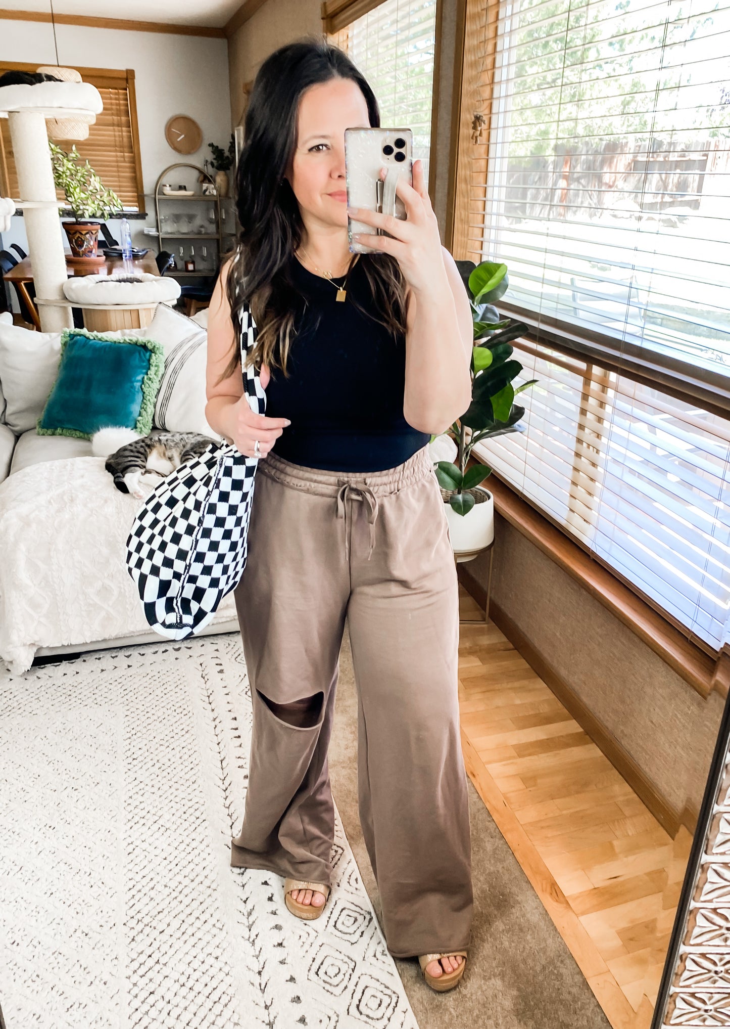 Weekend Hero Wide Leg Sweats in Mocha