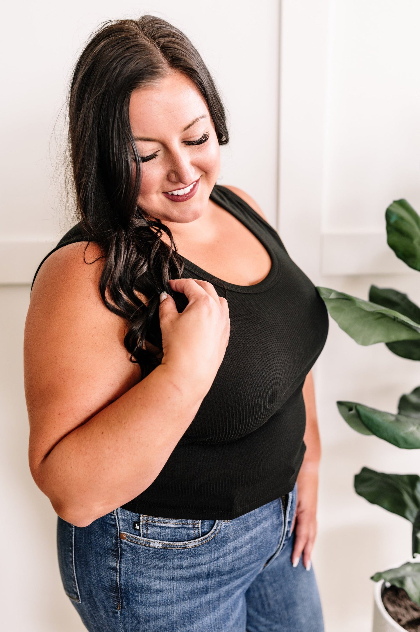 Sleeveless Layering Half Shirt In Black 11.24