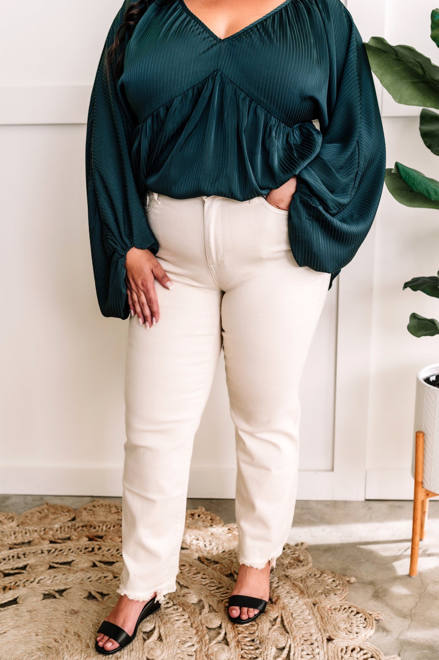 Straight Leg Destroyed Hem Judy Blue Jeans In Natural Beige 11.22
