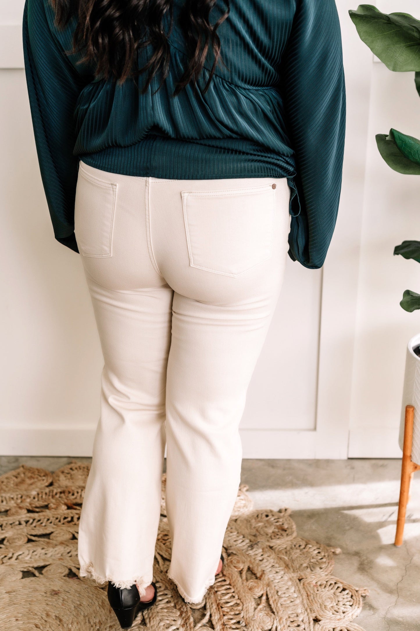 Straight Leg Destroyed Hem Judy Blue Jeans In Natural Beige 11.22
