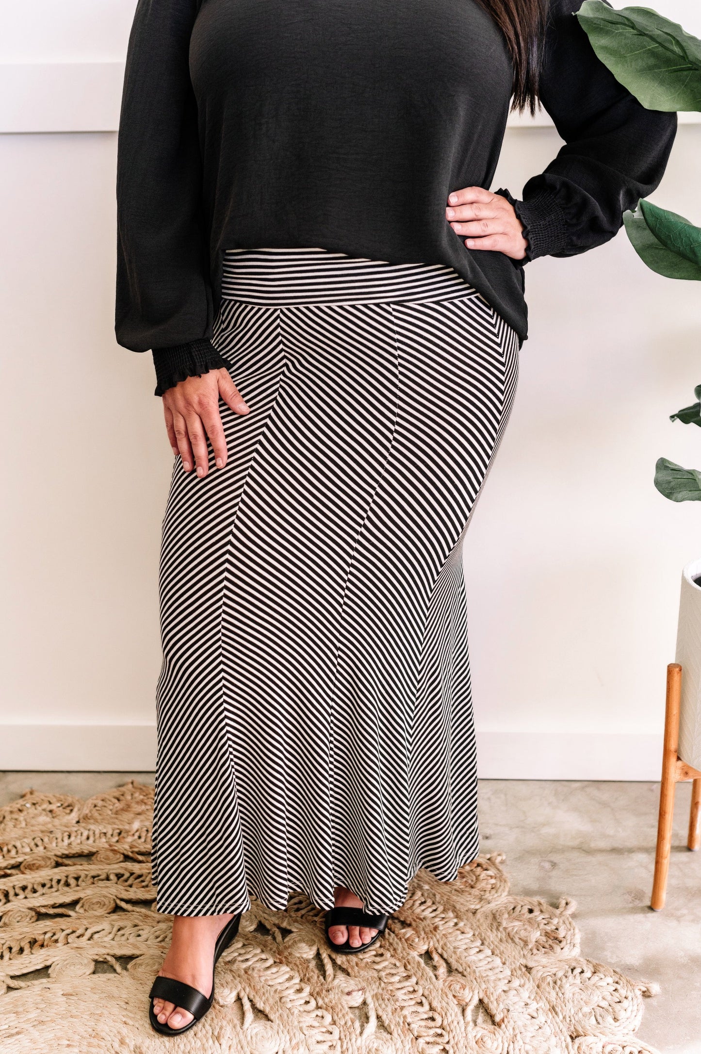 Striking Maxi Skirt In Black & White Stripes 11.21