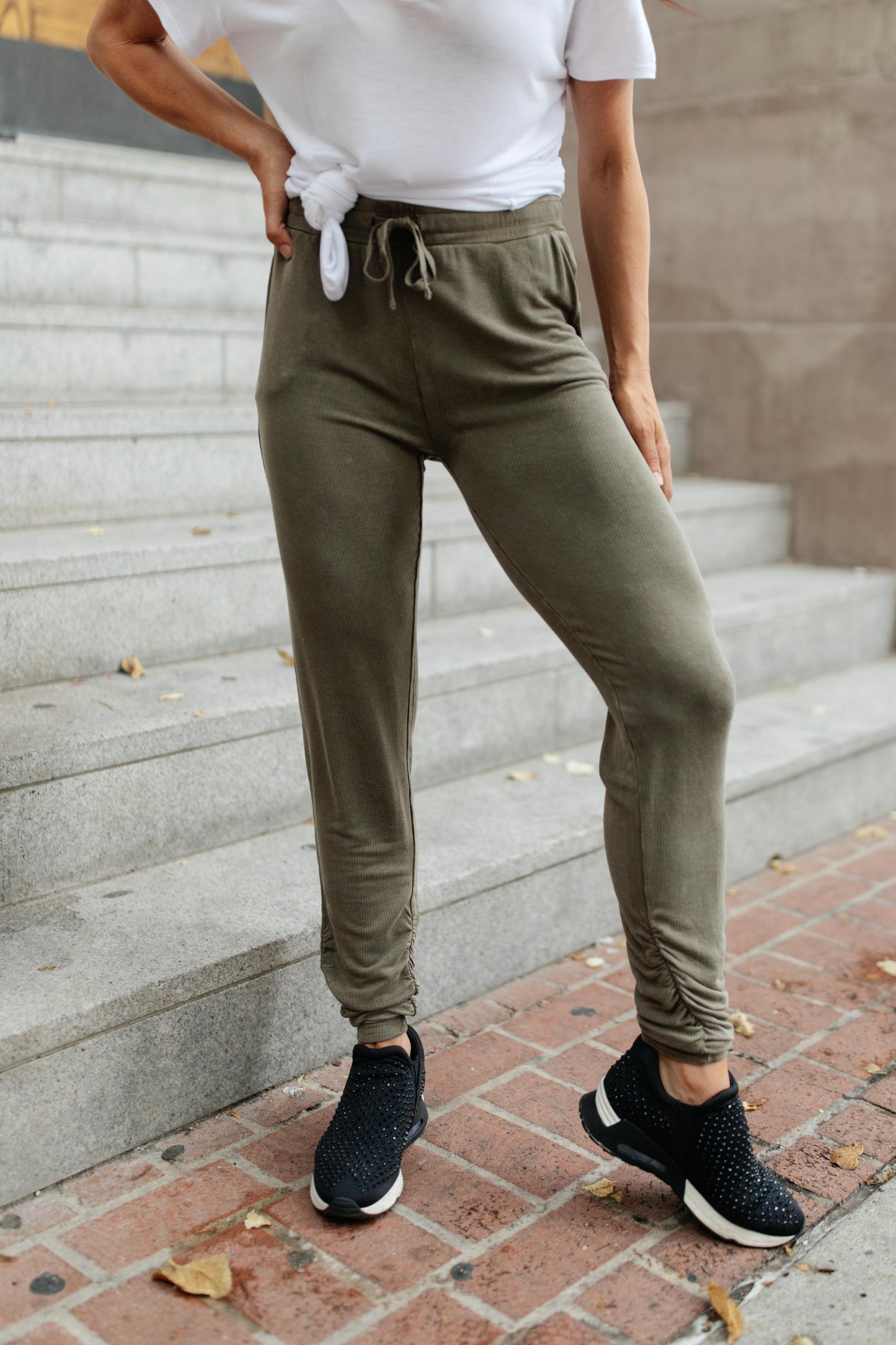 Essential Lounge pants in Mineral Wash Olive