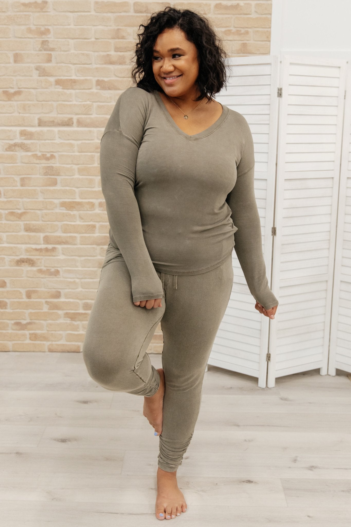 Essential Lounge pants in Mineral Wash Olive