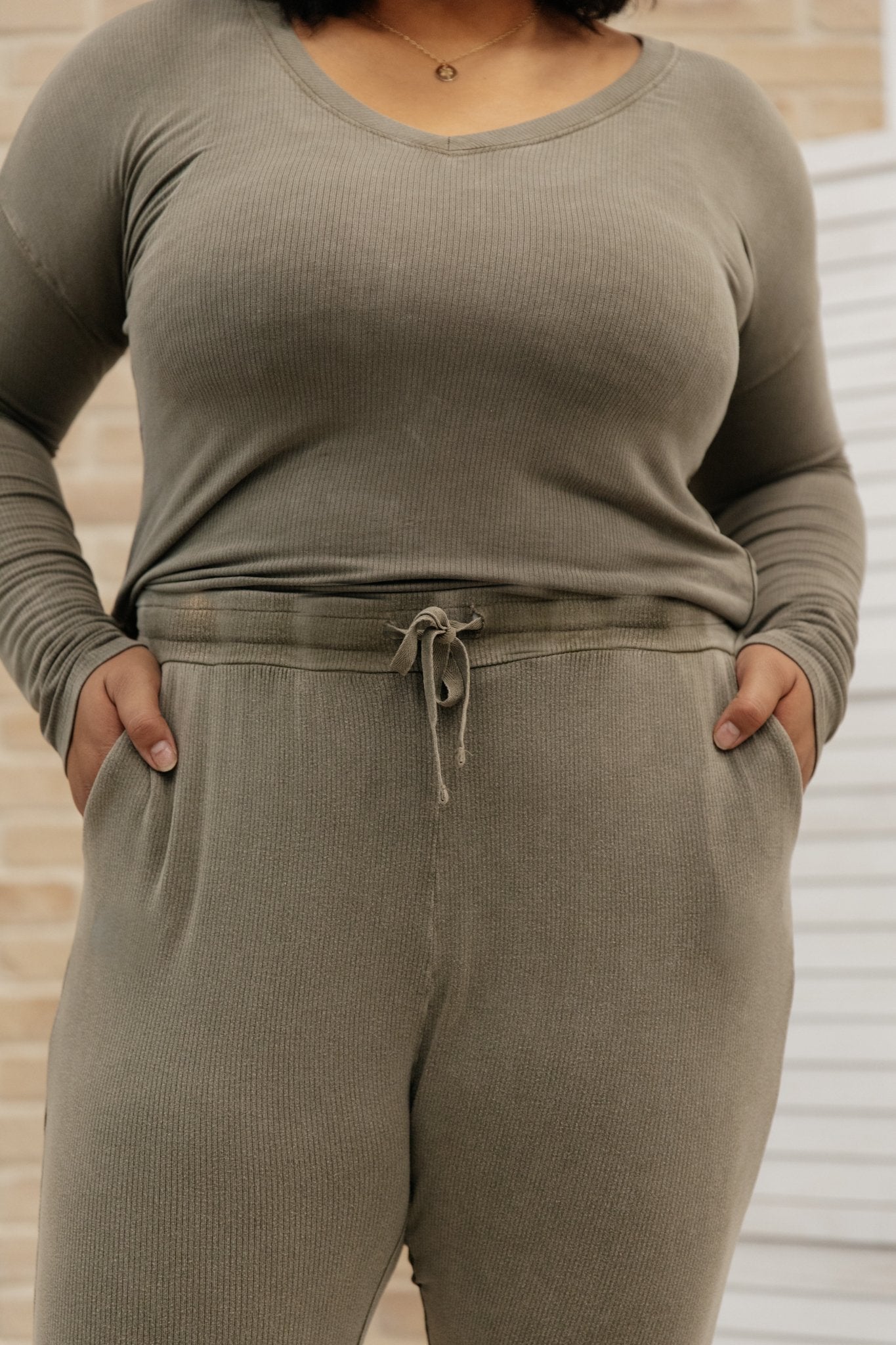 Essential Lounge pants in Mineral Wash Olive
