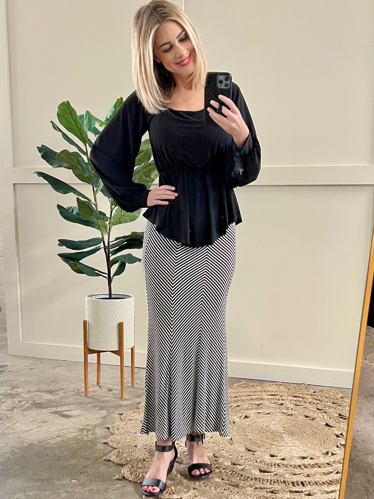 Striking Maxi Skirt In Black & White Stripes 11.21