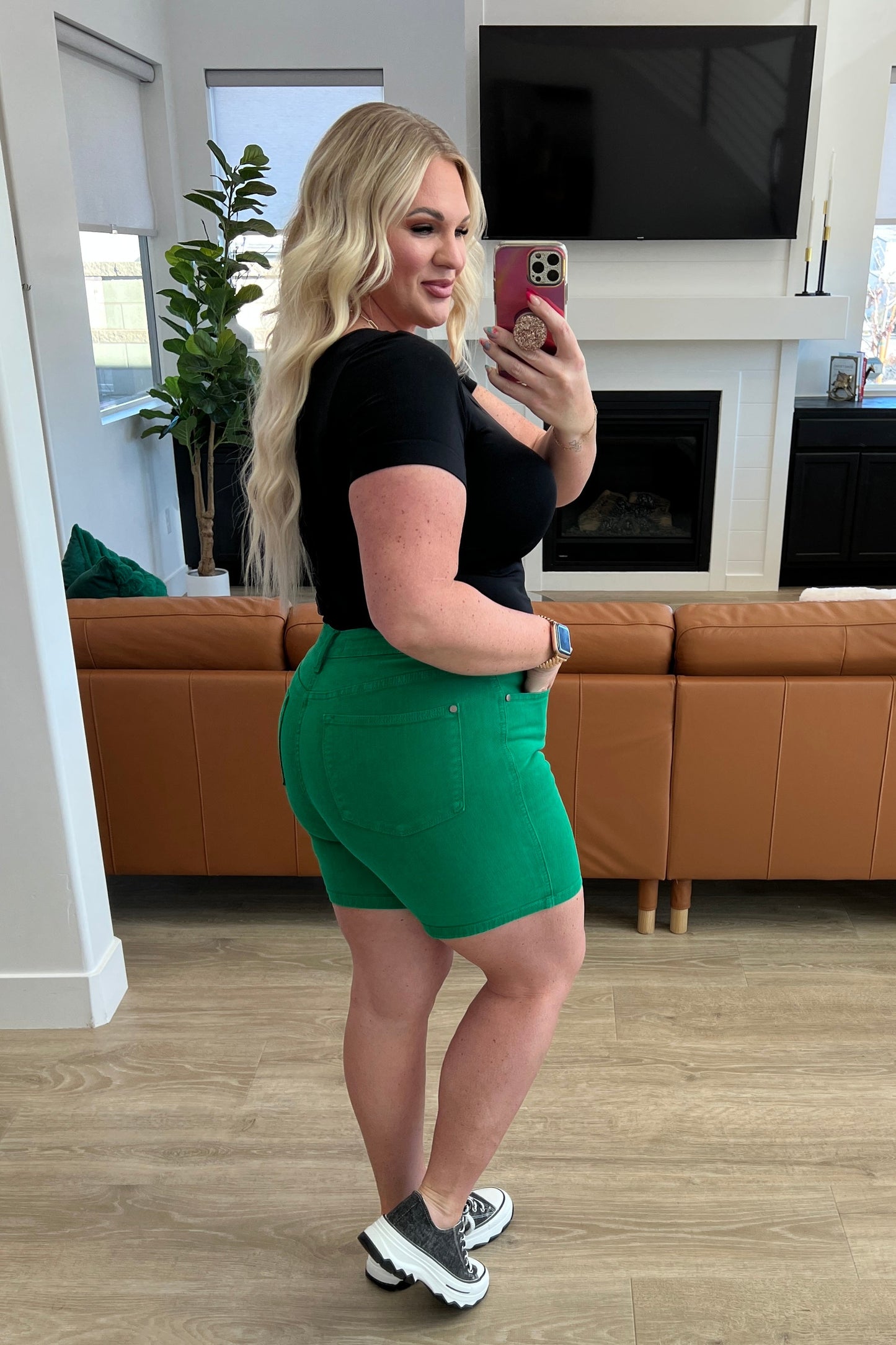 Judy Blue Tummy Control Cuffed Shorts in Green