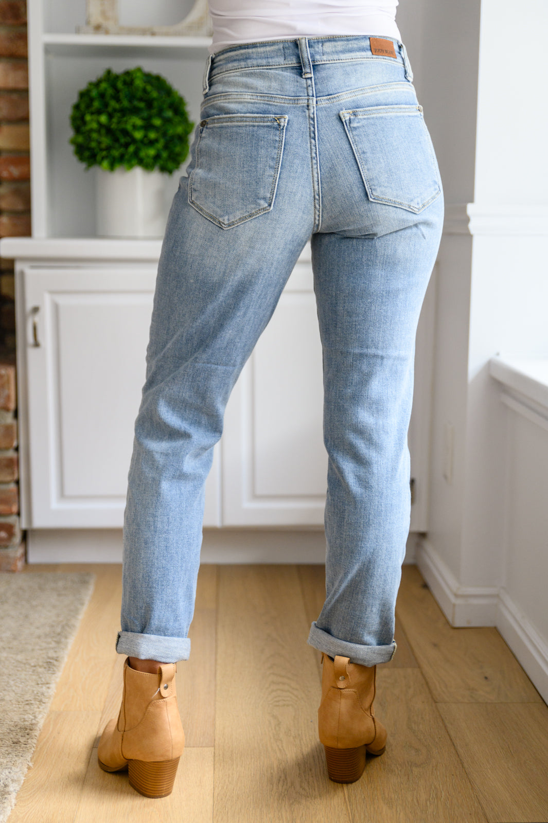 Judy Blue Mid Rise Bleach Wash Boyfriend Jeans