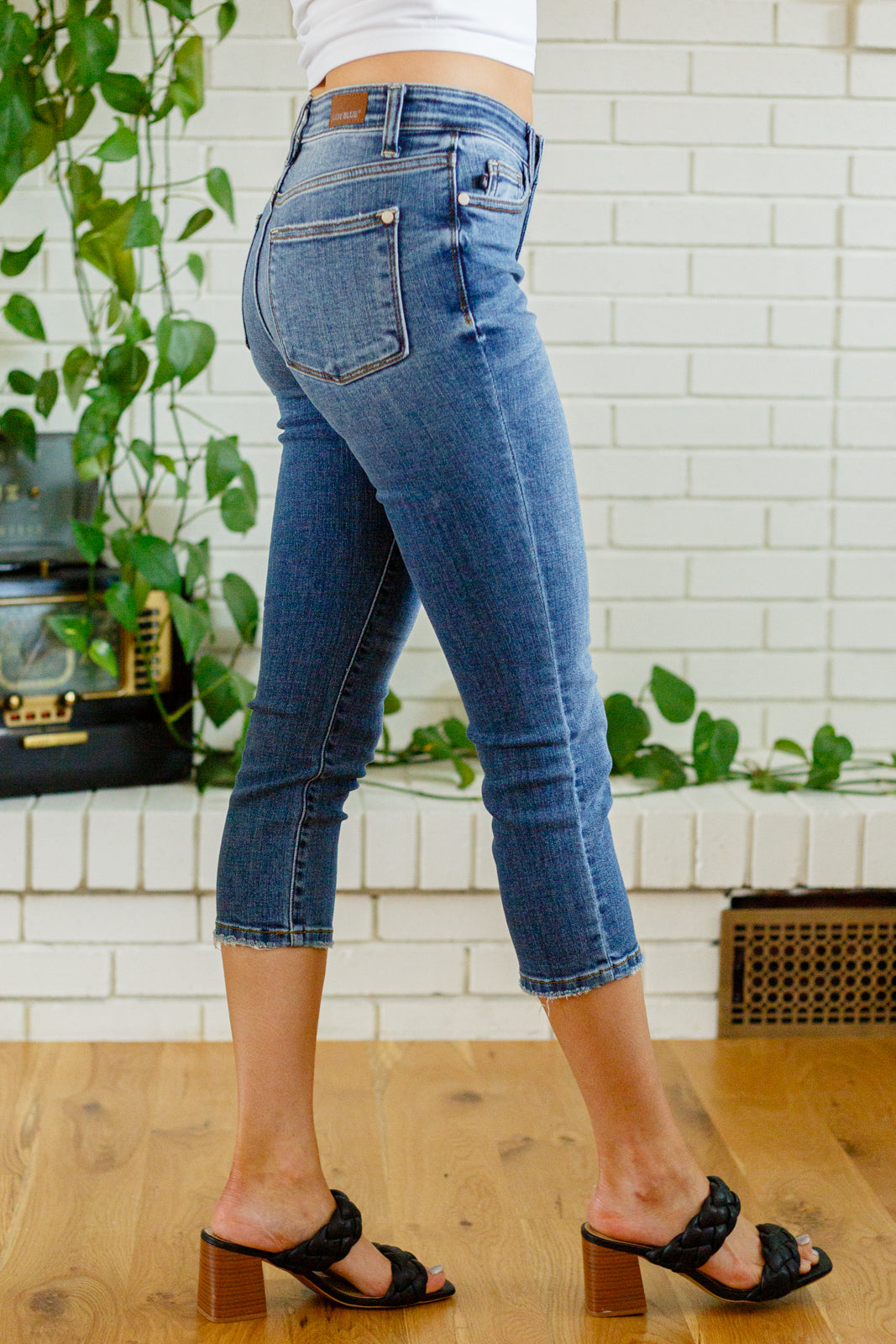 Judy Blue Basic Mid Rise Capris