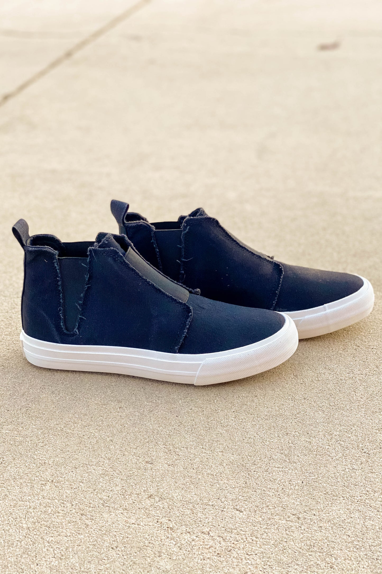Very G Frankie Sneaker in Black